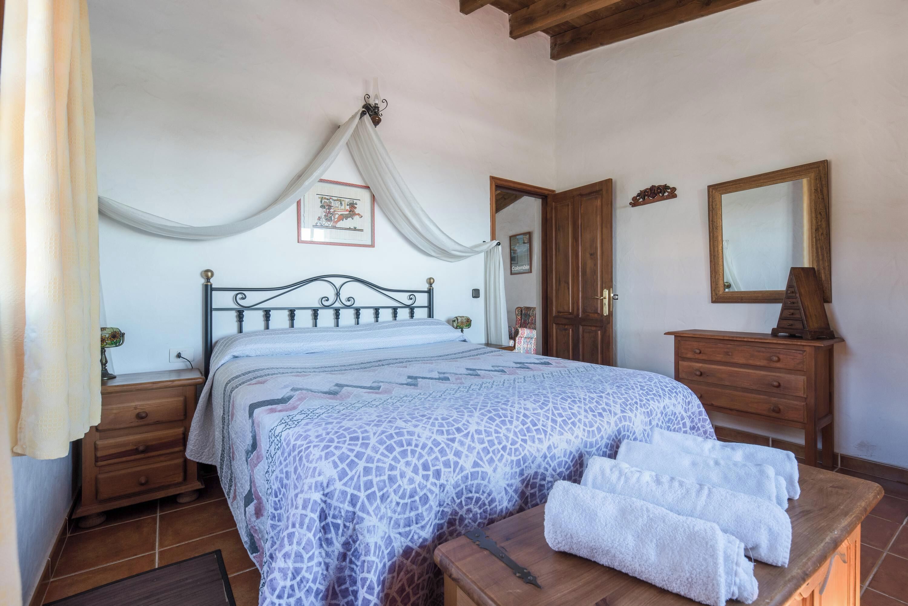 3 bedrooms, iron/ironing board, free WiFi, bed sheets