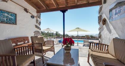 Cozy Country House "La Cuadra de Arona" with Sea View, Pool, Wi-Fi, Garden, Parking