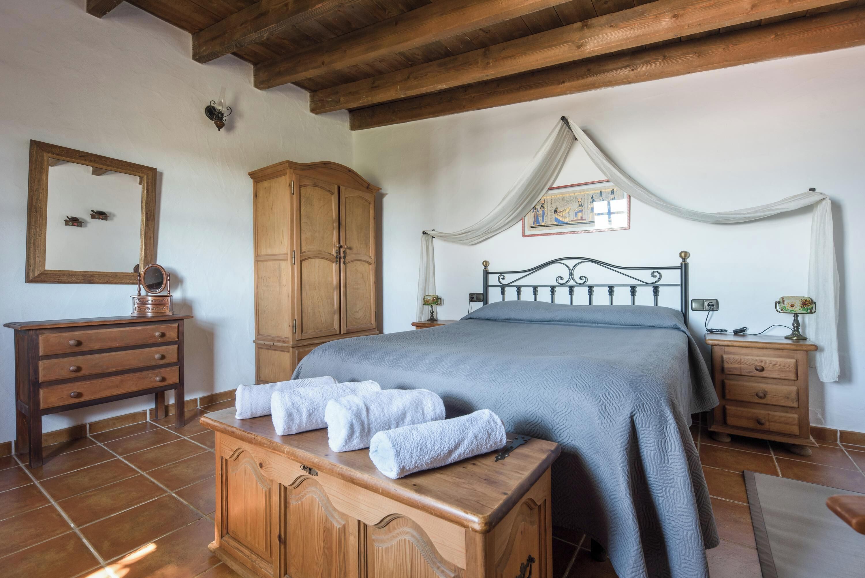 3 slaapkamers, een strijkplank/strijkijzer, gratis wifi, beddengoed