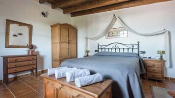 3 slaapkamers, een strijkplank/strijkijzer, gratis wifi, beddengoed