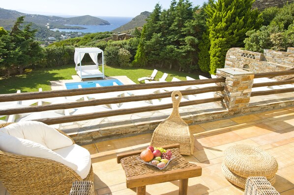 Property grounds - Infinite Serenity: Villa Etheria – 4 Bed Luxury, Private pool, Gym (Andros)
