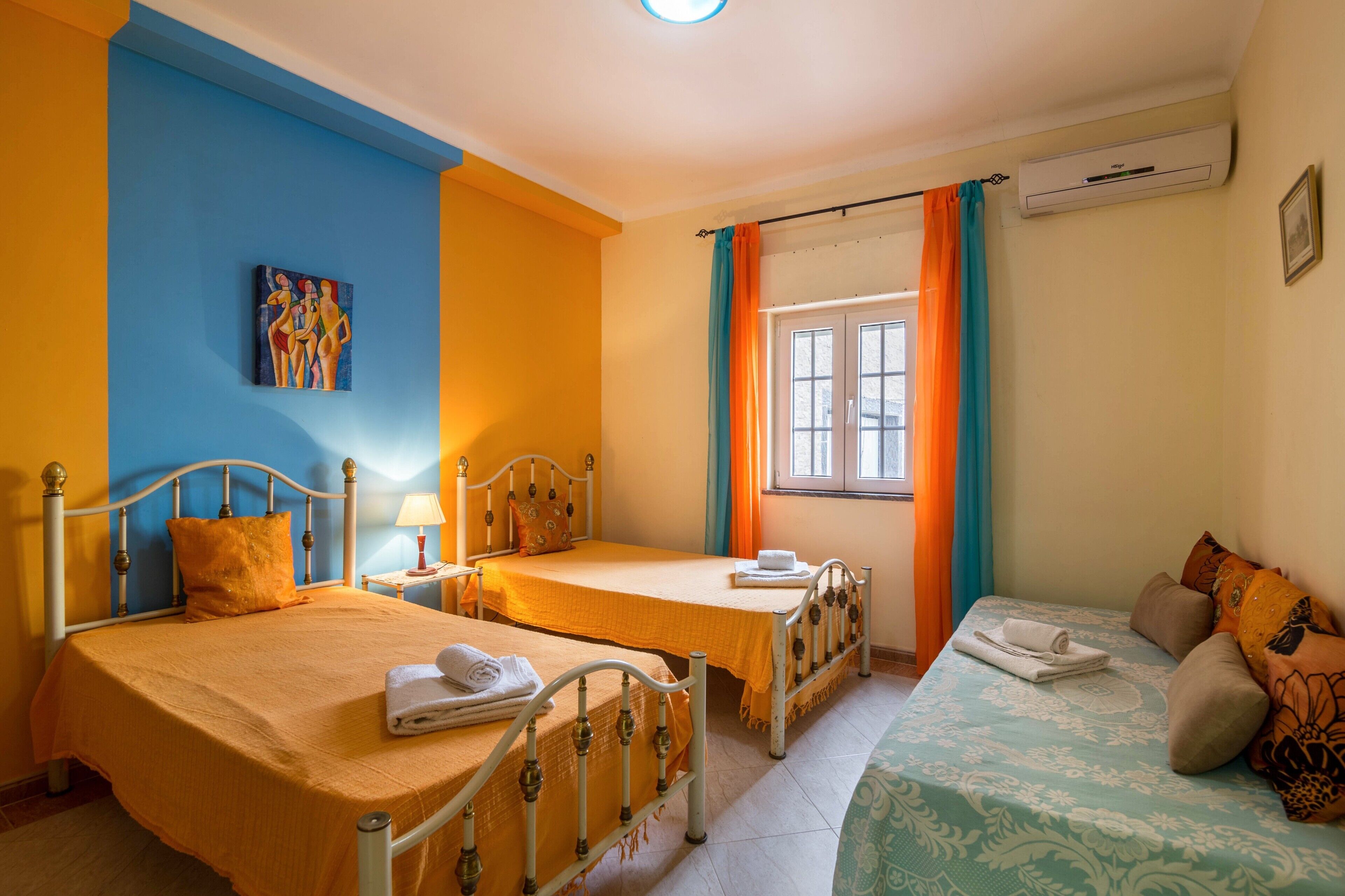 2 chambres, fer et planche à repasser, Wi-Fi gratuit, draps fournis
