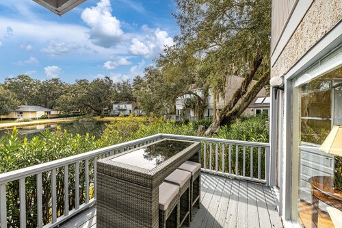 Lagoon front with great water views in Sea Palms
