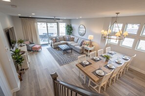 Smart TV, DVD player - Red Rock Views - 3 King En Suites + Rooftop Patio (St. George)