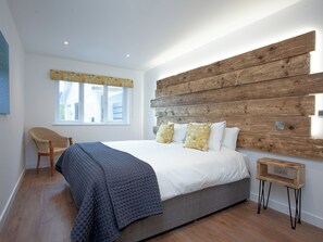 1 bedroom, free WiFi, bed sheets - 1 bedroom accommodation in Perranporth (Perranporth)