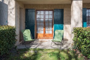 Terrace/patio - Le Grand Galla, country apartment (PERTUIS)