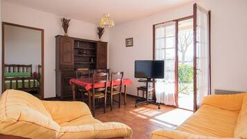 2 slaapkamers, een strijkplank/strijkijzer, reisbedje, gratis wifi