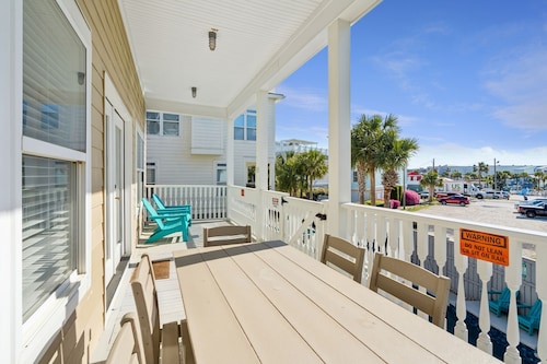 Walk to the Beach, Private Pool, Elevator, Rooftop Views, Close to IOP Shops!