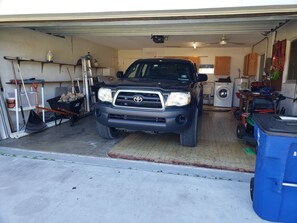 Property grounds - Spacious 3 bedroom. Large backyard. Close to Community heated pool. (Lehigh Acres)
