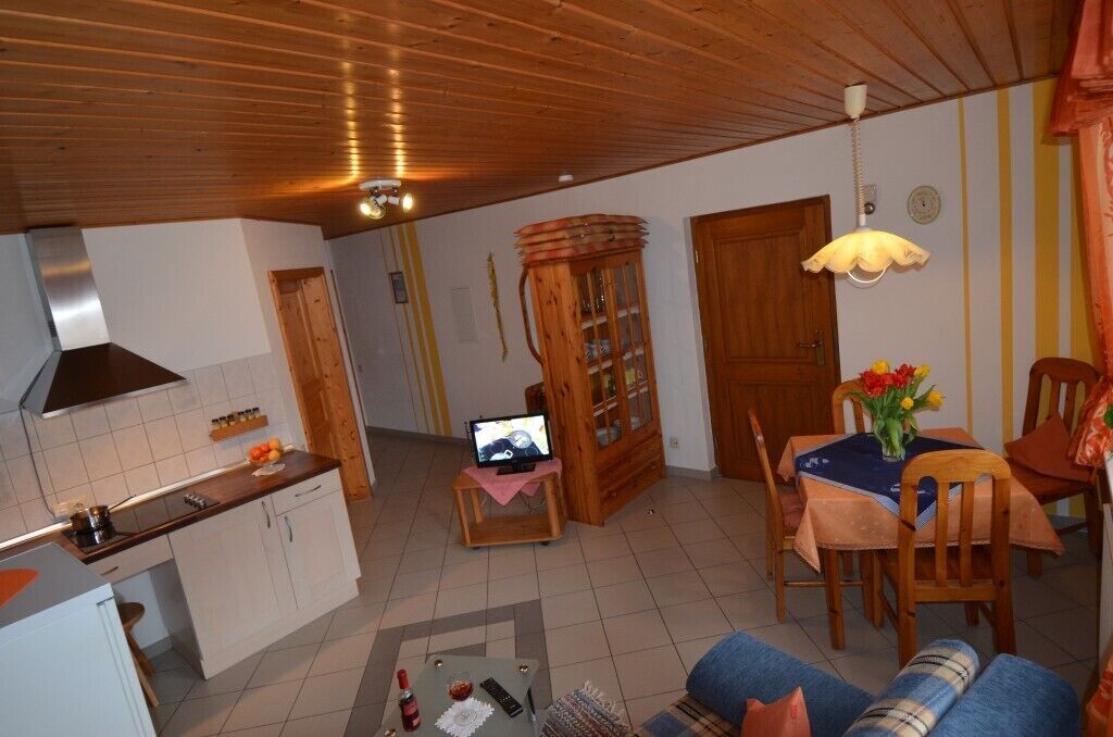 Ferienwohnung 2 mit Terasse-Küche  Eßecke Fewo 2
