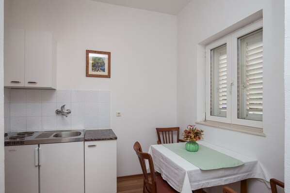 Fridge, microwave, toaster, cookware/dishes/utensils