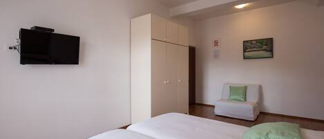 Free WiFi, bed sheets