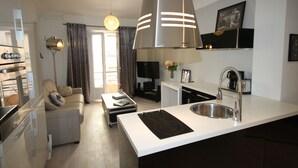 Unclassified image, 2 of 30, button - Cannes - 2 bed/2 bath - 1 min Croisette & Beach - A/C (Cannes)