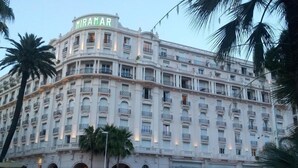 Unclassified image, 5 of 30, button - Cannes - 2 bed/2 bath - 1 min Croisette & Beach - A/C (Cannes)