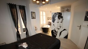 Unclassified image, 4 of 30, button - Cannes - 2 bed/2 bath - 1 min Croisette & Beach - A/C (Cannes)