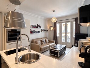 CROISETTE KITCHEN 