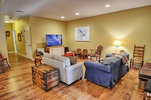 TV, fireplace, streaming services