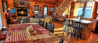 Spacious 4 Bedroom Cabin in West Jefferson, NC, perfect for family getaways!