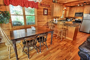 Private kitchen - Spacious 3-bedroom cabin in West Jefferson, NC with game room and cozy fireplace. (West Jefferson)