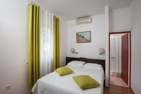 1 bedroom, internet, bed sheets