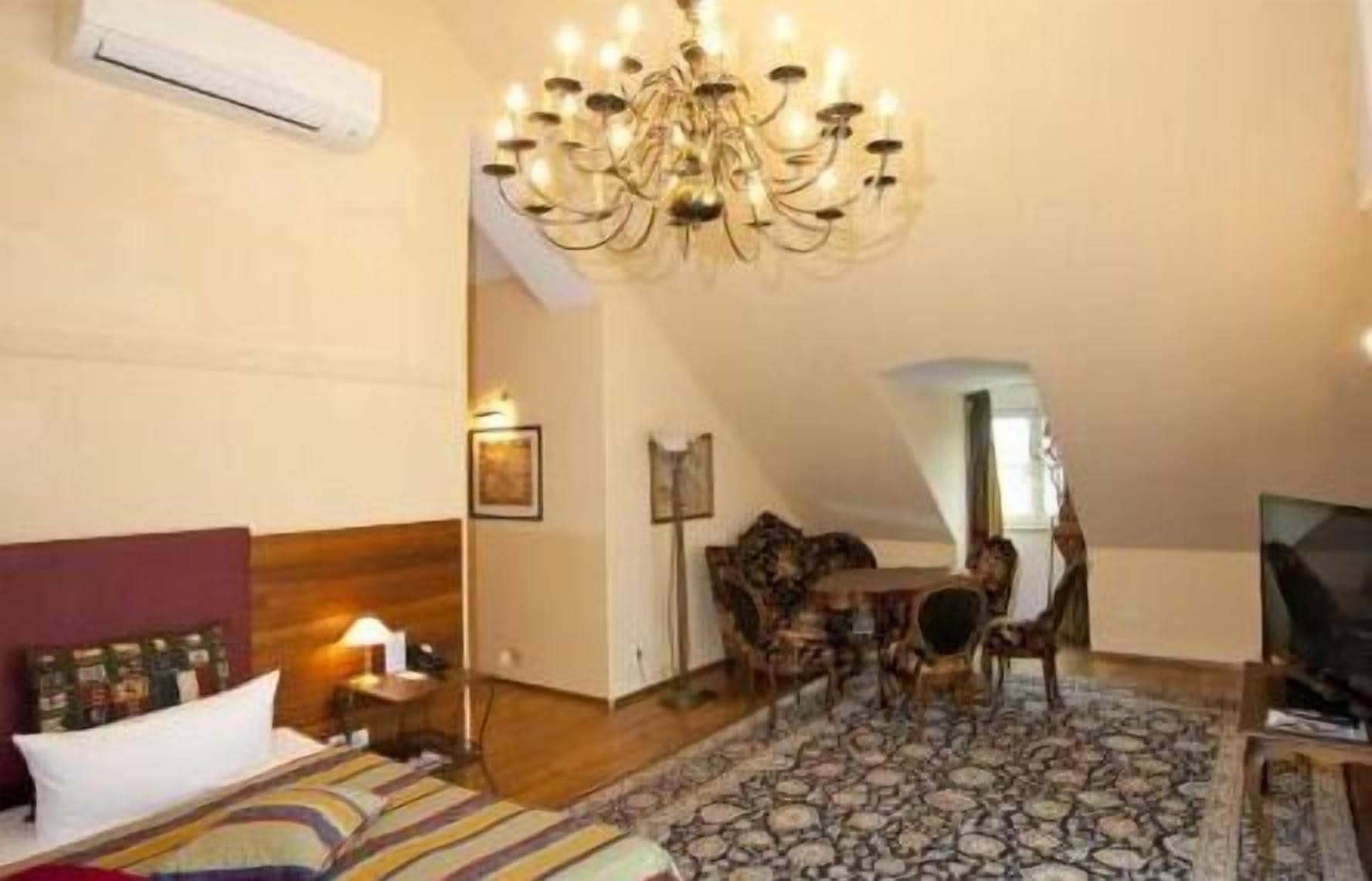 迷你吧、房內夾萬、書桌、遮光窗簾/窗簾