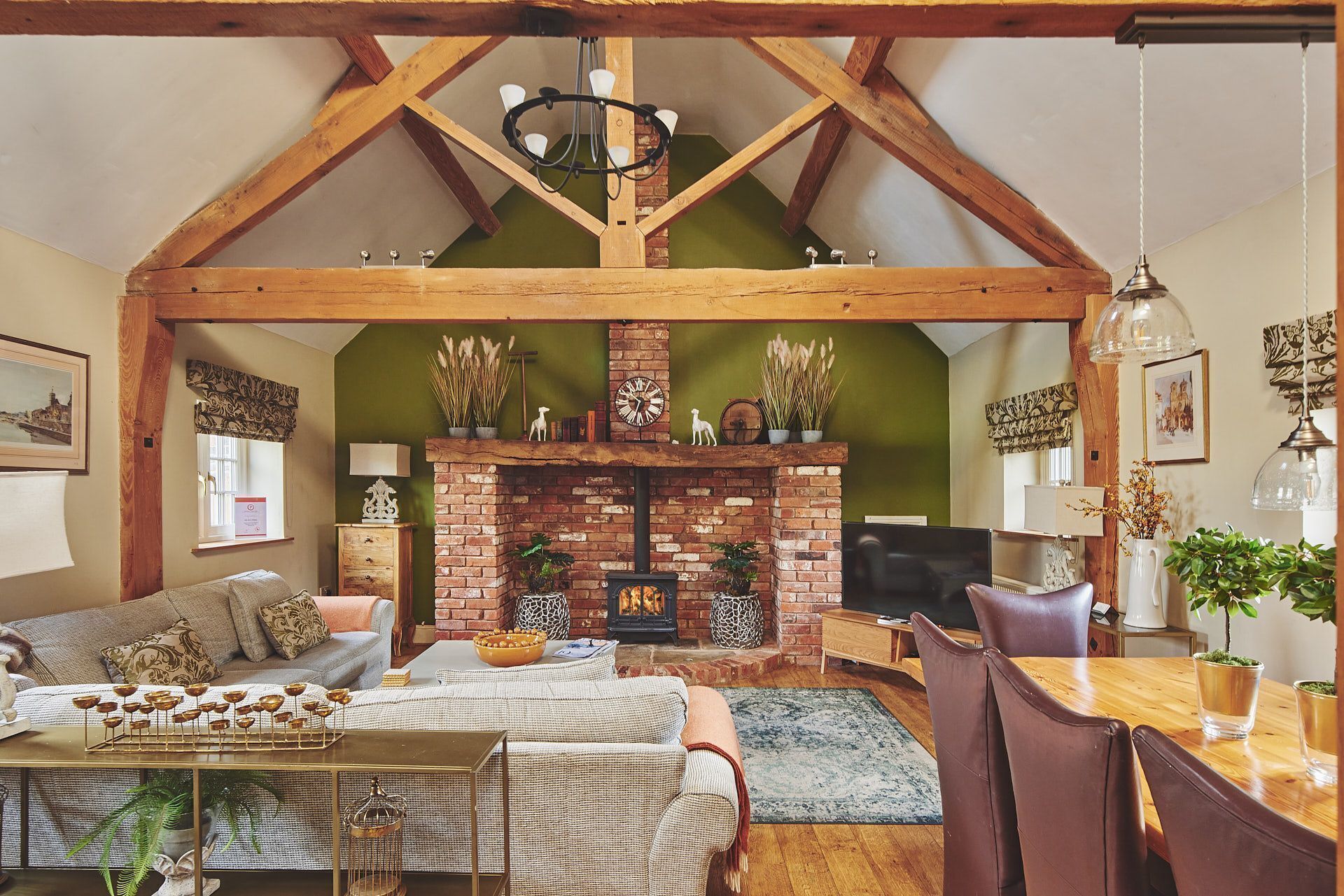 TV connectée, cheminée, espaces bureaux