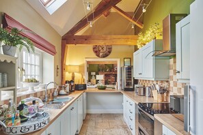 Fridge, microwave, oven, dishwasher - The Luxury Barn - Luxury Cottages (Ashbourne)