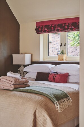 1 dormitorio, tabla de planchar con plancha, wifi