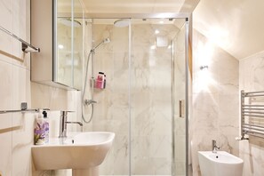 Hair dryer - Orchard Cottage - Luxury Cottages (Menai Bridge)