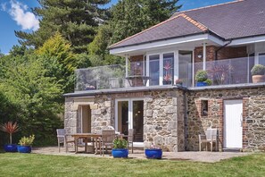 Outdoor dining - Seaview - Luxury Cottages (Menai Bridge)