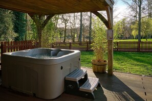 Bain à remous extérieur