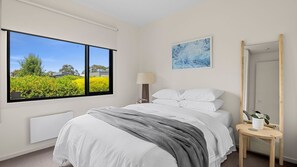 3 bedrooms, iron/ironing board, internet, bed sheets