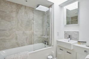Hair dryer - Flock Cottage -  a cottage that sleeps 8 guests  in 4 bedrooms (Pudleston)