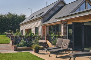 Exterior - Big Barn - Luxury Cottages (Pudleston)