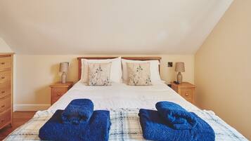 6 bedrooms, iron/ironing board, WiFi