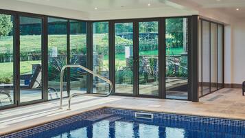 Een verwarmd zwembad