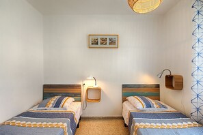 2 Schlafzimmer, Bügeleisen/Bügelbrett