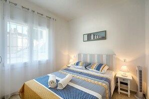 2 عدّة غرف نوم ومكواة/لوح كي