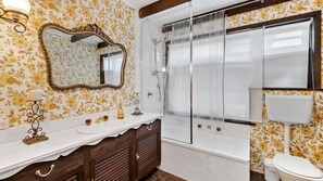Shower, hair dryer - Avonlea - something a little different (Lorne)