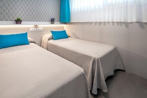 2 bedrooms, free Internet, bed sheets - Exceptional apartment near the beach (Salou)