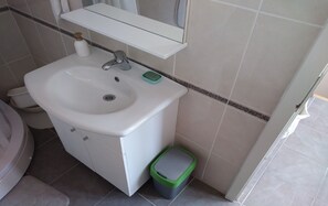 Suihku, ilmaiset hygieniatuotteet, pyyhkeet