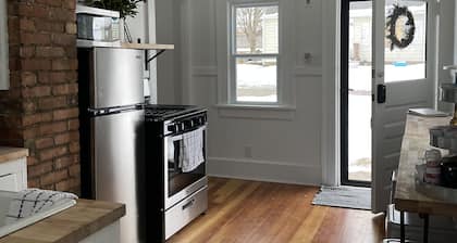 Cozy Cottage located near Czech Village and Newbo areas in Cedar Rapids, IA