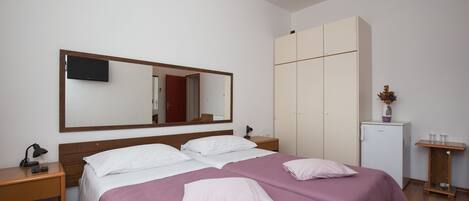 1 bedroom, WiFi, bed sheets