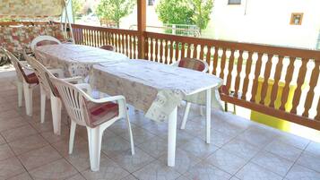 Outdoor dining