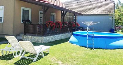 Casa de vacaciones con piscina, aire acondicionado y wifi