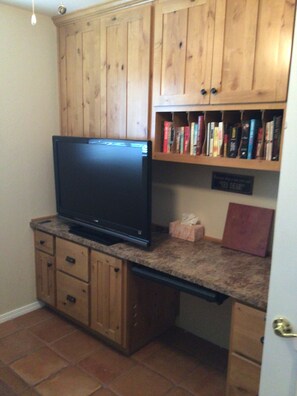 Interior - Beautiful 5 Bedroom, 3 bath waterfront home on Clearlake w/private hot tub (Nice)