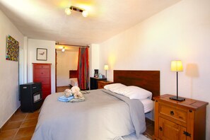 3 quartos, ferros/tábuas de passar roupa, Wi-Fi, roupa de cama