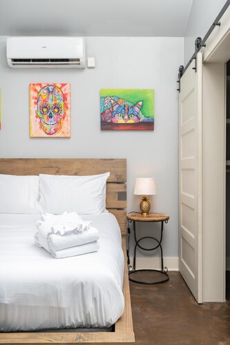 Cozy Downtown Escape | The Condon Carriage