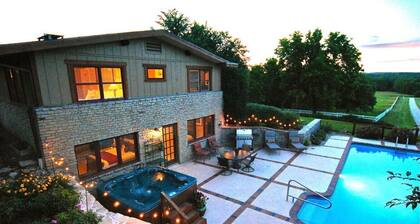 Exquisite Flint Hills Estate with Pool and Hot Tub