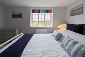 3 bedrooms, iron/ironing board, Internet, bed sheets